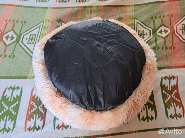 Лежанка для кошки новая