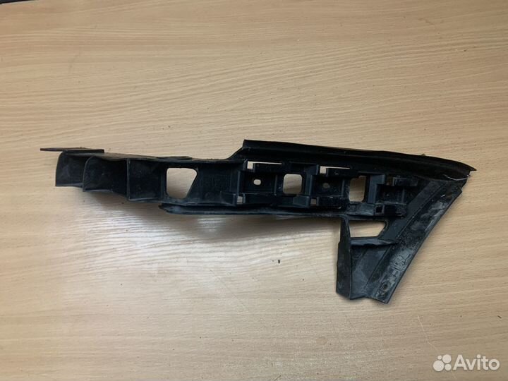 Направляющая заднего бампера правая Touran 2003-20