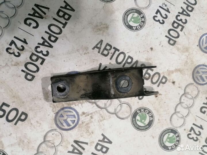 Кронштейн опоры двигателя Шкода Рапид