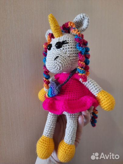 Вязаная игрушка единорожка из хлопка с люрексом