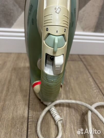 Два утюга Bosch и Vitek