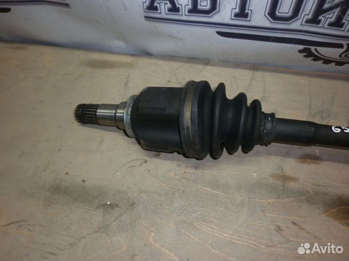 Привод полуось передняя левая Toyota Prius 20