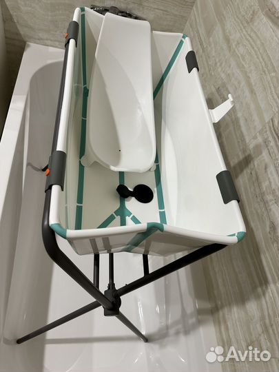 Детская ванночка stokke с подставкой и горкой