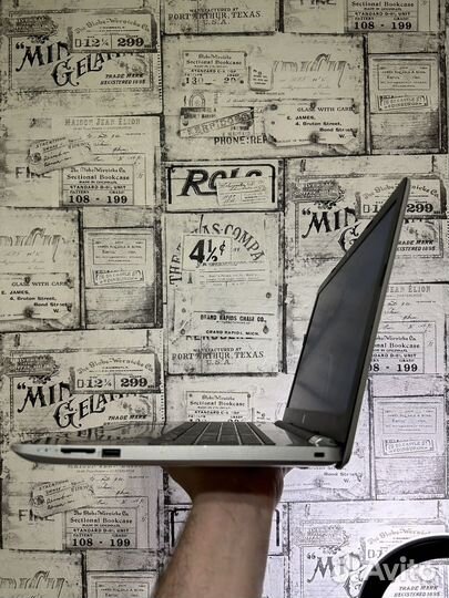 Мощный HP 15-BS516UR i3-6006/8Gb/R5 M330/1Tb