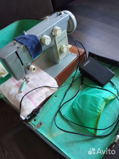 Швейная машина Чайка 142м