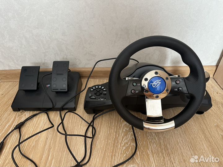 Игровой руль с педалями