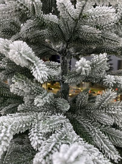 Ель искуственная литая заснеженная