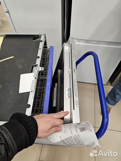 Новпя, но витринная Midea mid60s110i