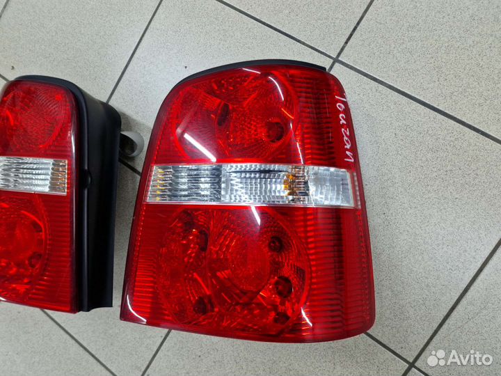 Задние фонари (Левый/Правый) на Volkswagen Touran