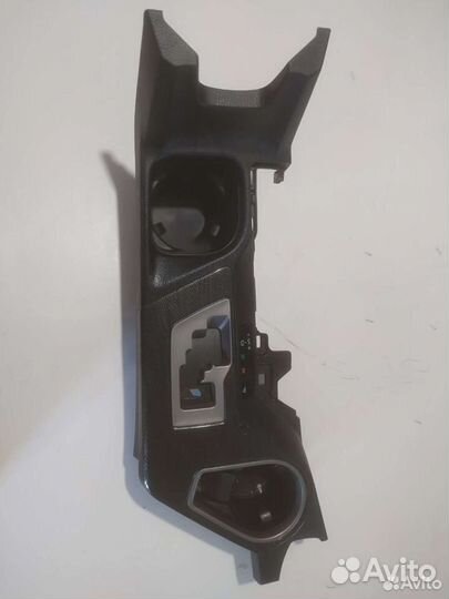 Накладка кулисы Toyota Rav4 40