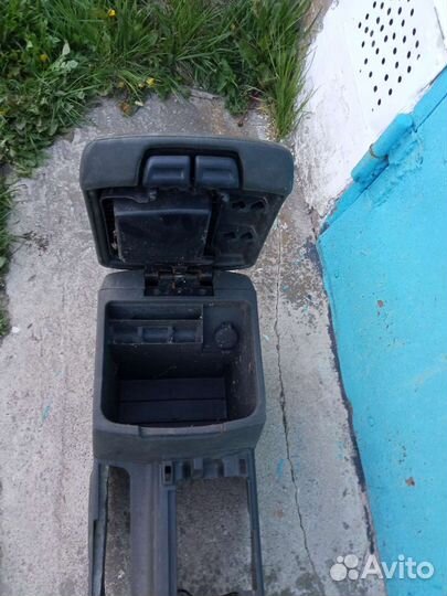 Nissan Navara d40 подлокотник