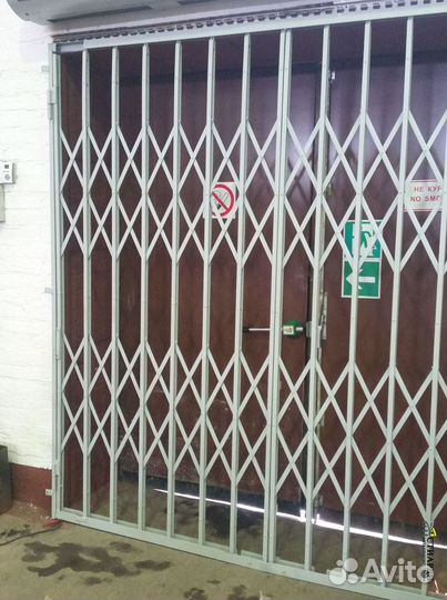 Решетка раздвижная на проем в магазин