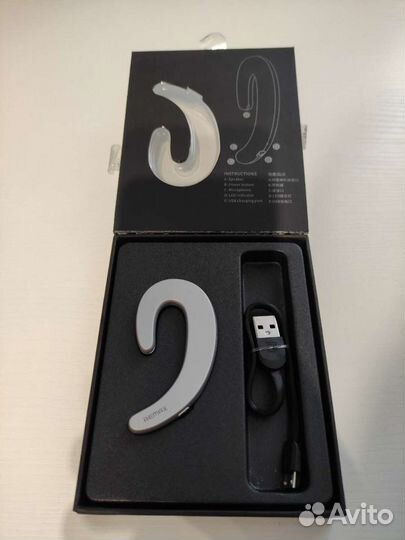 Блютуз-наушник