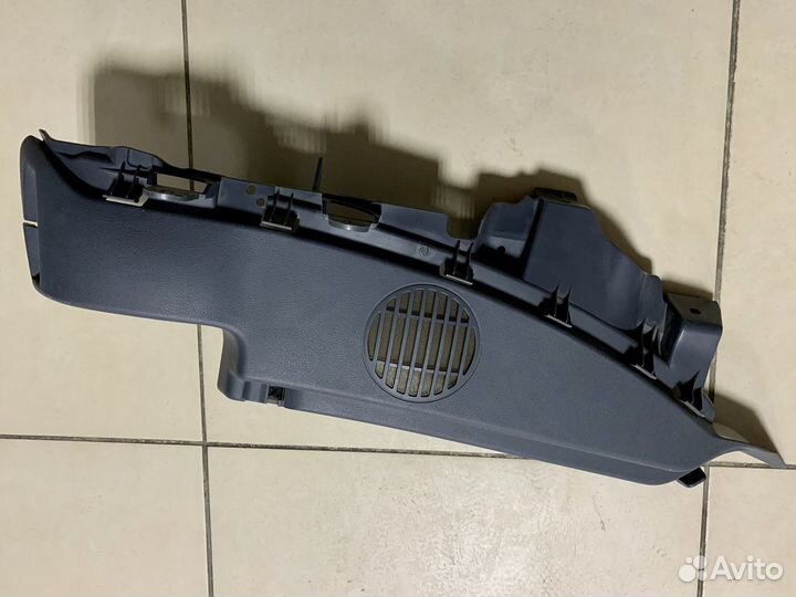 Обшивка багажника правая верхняя BMW E87/E81