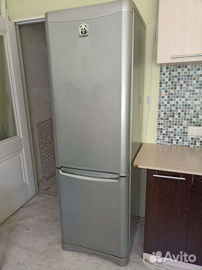 Холодильник indesit