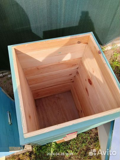 Улей с пчелами