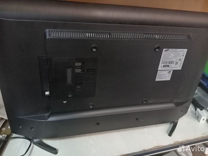 Телевизор samsung 32dm, не SMART