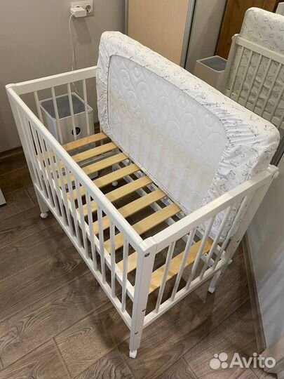 Детская кроватка с матрасом