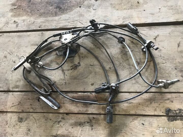 Датчик abs передний правый Toyota Corolla 150