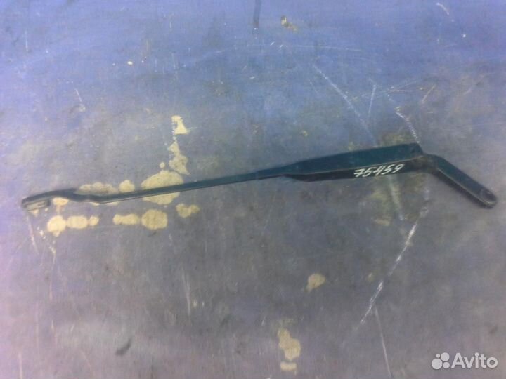 Поводок стеклоочистителя передний правый VAZ Chevr