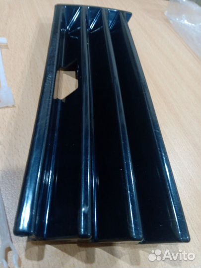 Заглушка переднего бампера w210