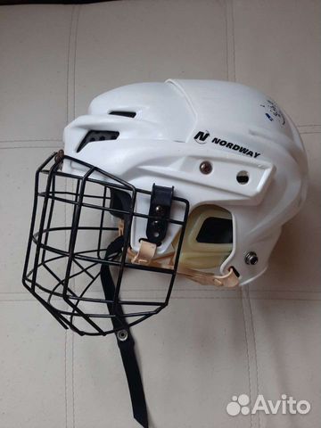 Хоккейный шлем