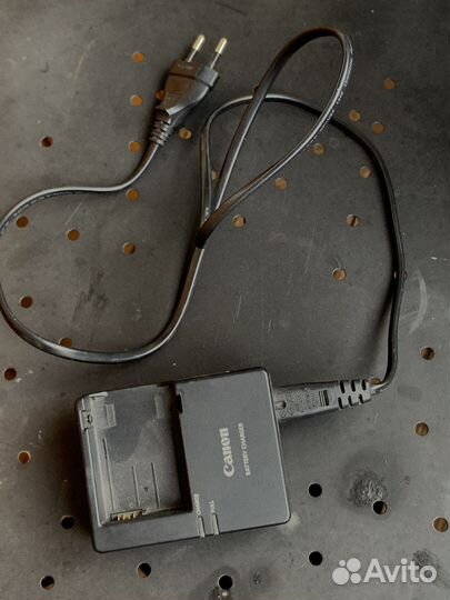 Зеркальный фотоаппарат Canon 650d