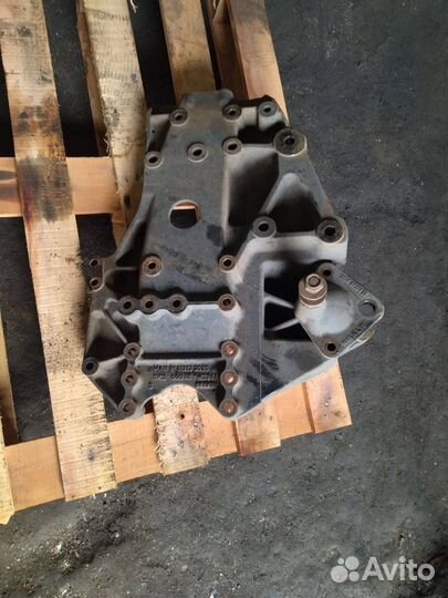 Кронштейн (крепление) правый MAN TGX 2008