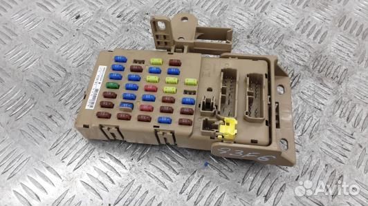 Блок предохранителей subaru tribeca B9 (83F06M101)