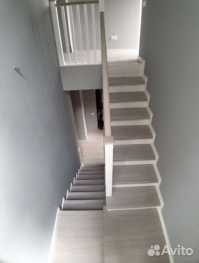 Лестница на металлическом каркасе