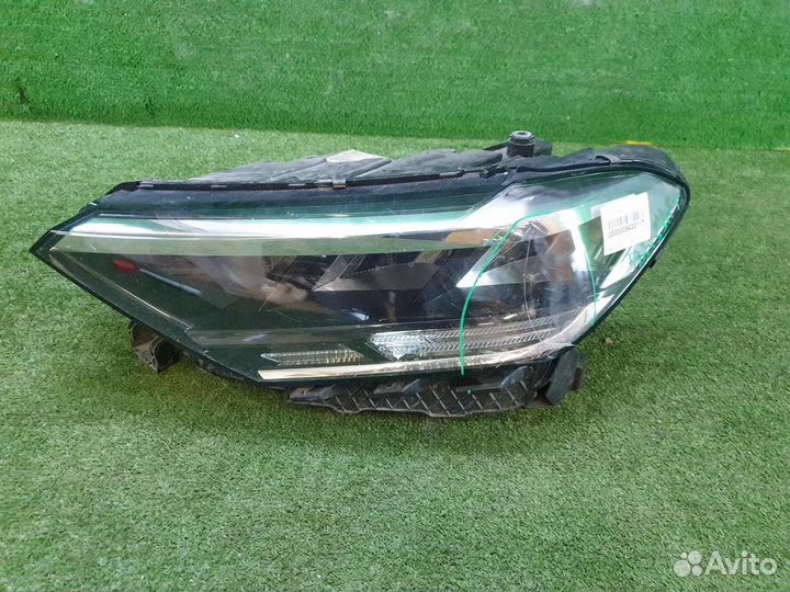 Фара левая Volkswagen Polo