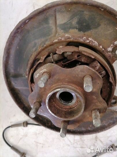 Ступица заднего моста в сборе правая Nissan