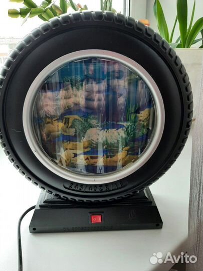 Светильник с плавающими рыбками