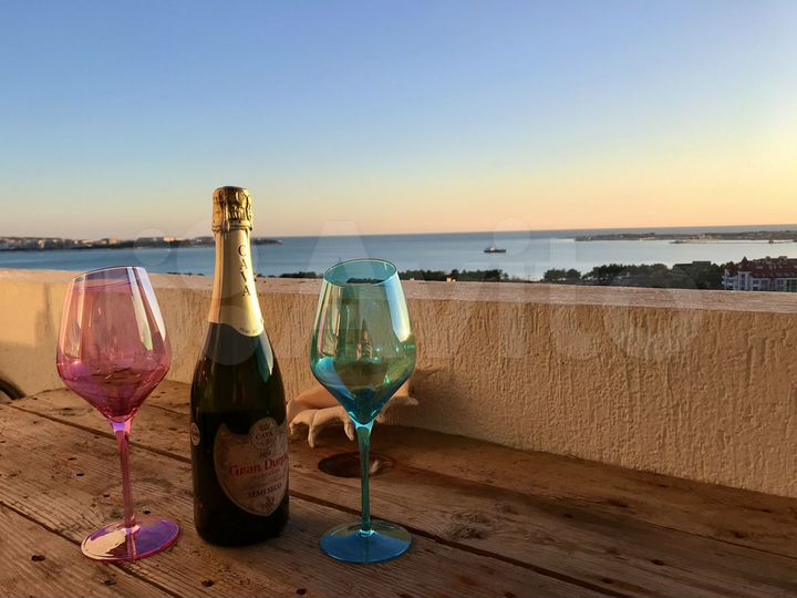 2-к. квартира, 70 м², 6/6 эт.