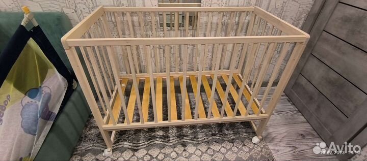 Новые кроватка с матрасом, бортиками и игрушками