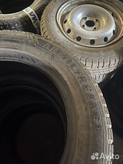 Maxxis ArcticTrekker NP3 235/55 R17 103T