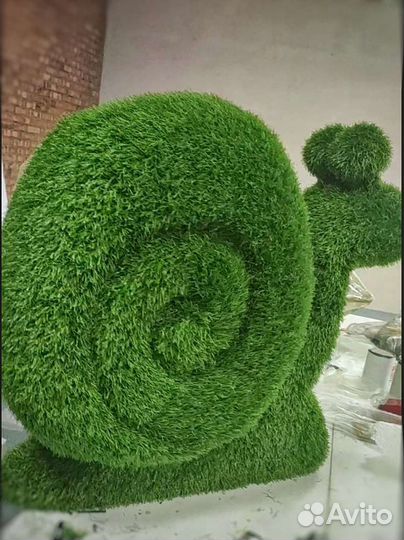 Садовая топиарная фигура улитка