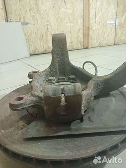 Кулак поворотный передний правый Nissan Qashqai I