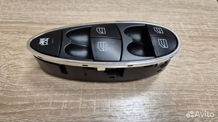 Блок кнопок стеклоподъемников Mercedes W211