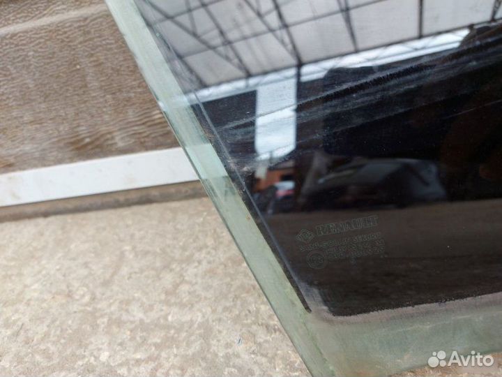 Стекло заднее Renault Laguna