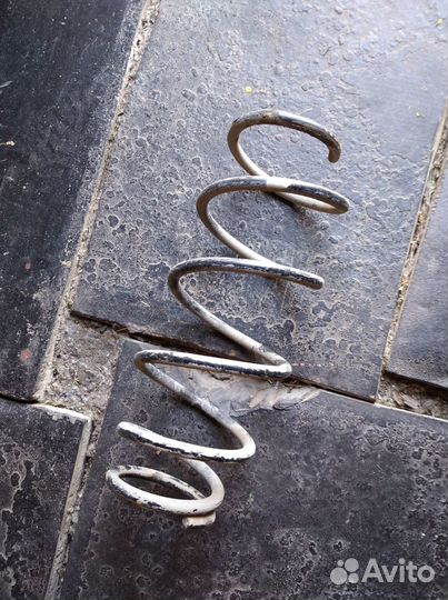 Пружина передняя toyota yaris 2005 - 2011 vitz