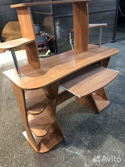 Компьютерный стол