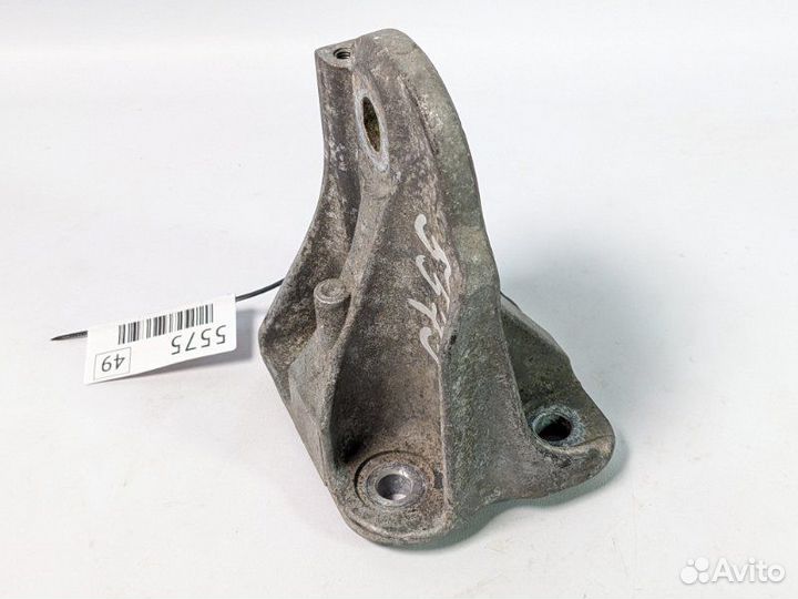 Кронштейн опоры двигателя правый Nissan Teana J32