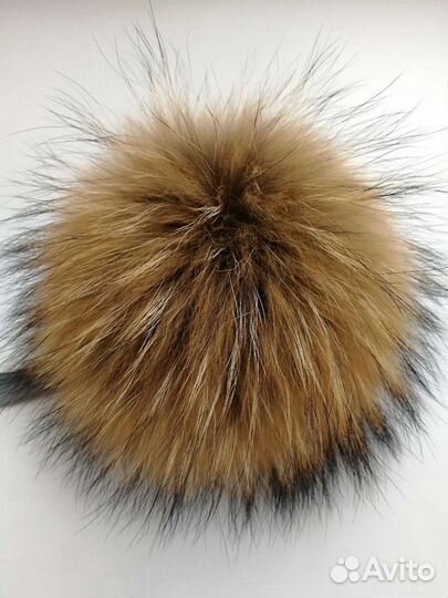 Шикарный помпон из меха енота