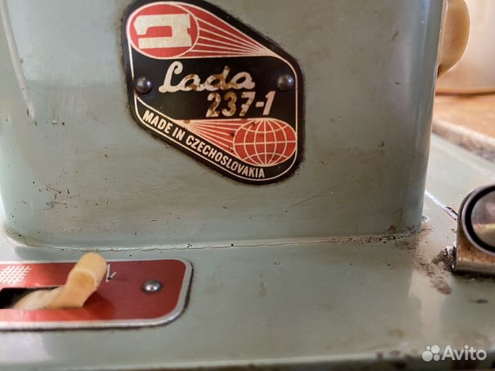 Швейная машина LADA 237-1