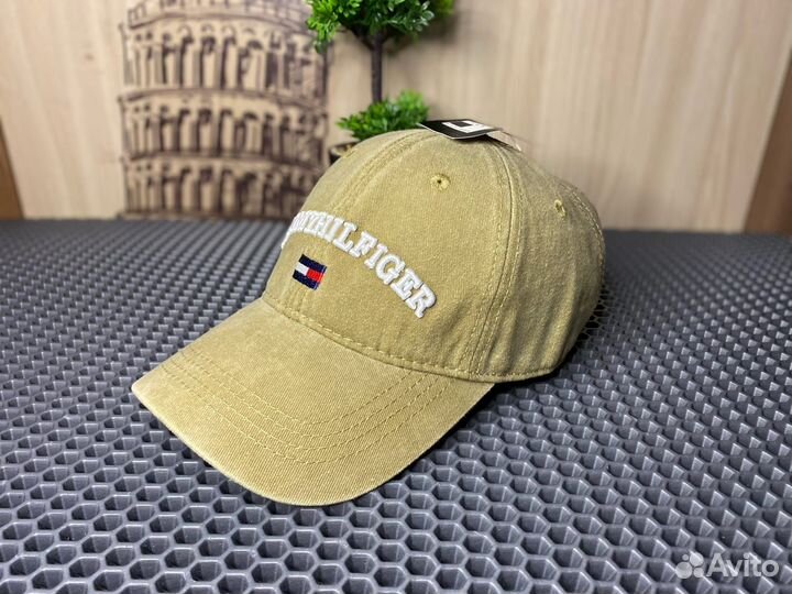 Бейсболка Tommy Hilfiger бежевая
