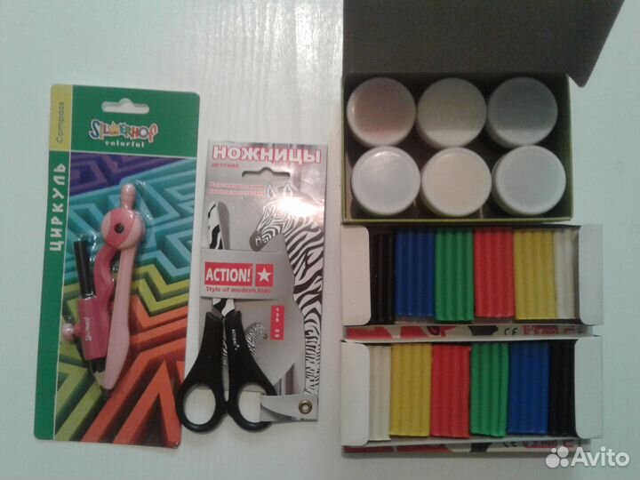 Пластилин, краски, ножницы, циркуль