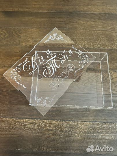 Пластиковая коробка для хранения с надписью