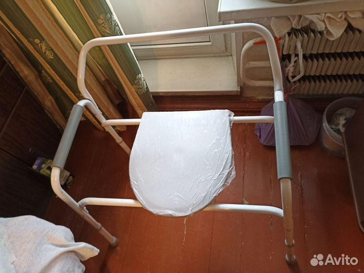 Кресло туалет для пожилых людей