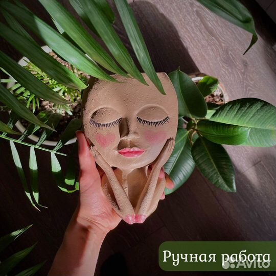 Кашпо для цветов девушка